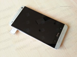 HTC one - fronte - inserimento USIM 3