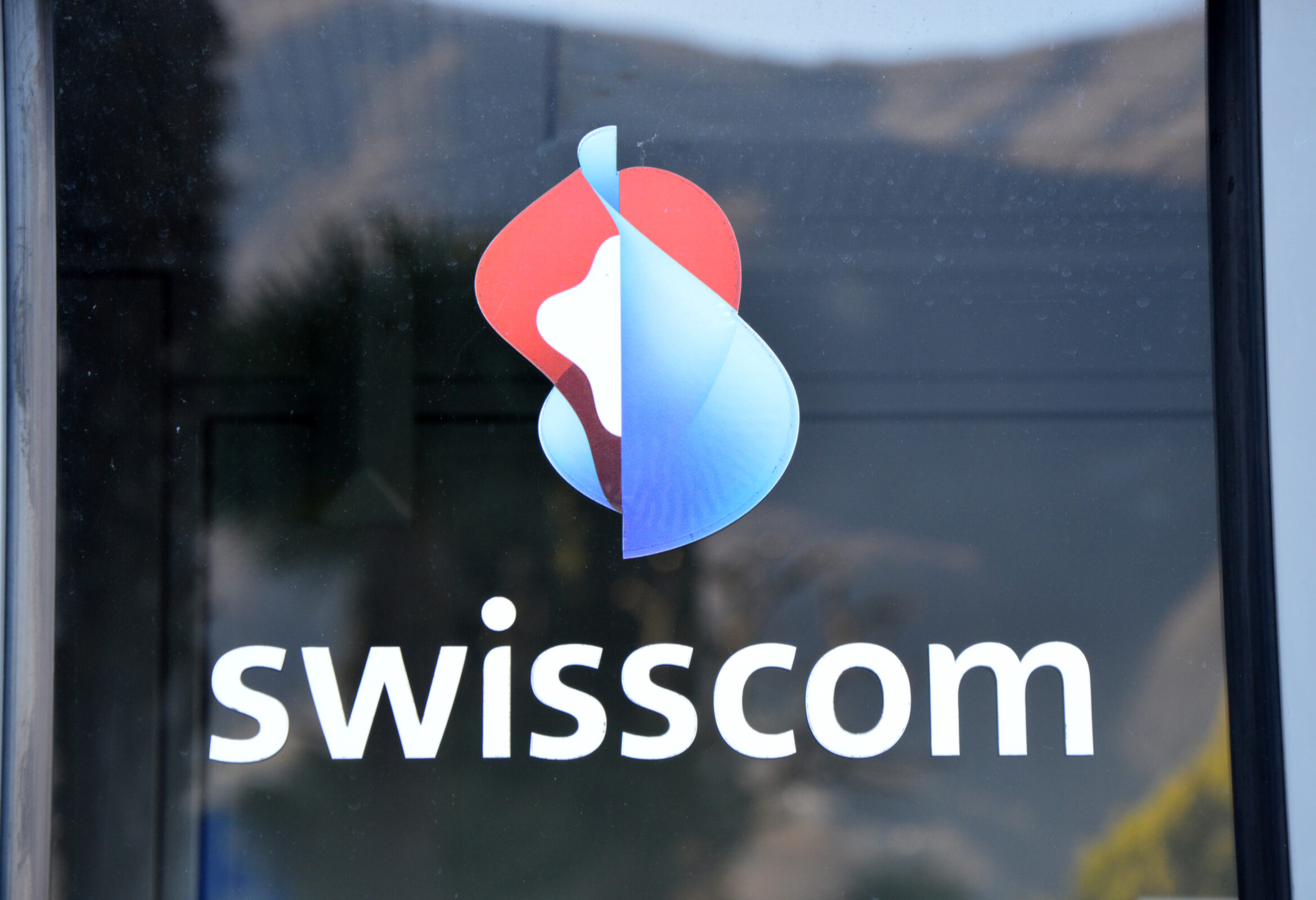 “COMCO is slowing down the network extension times,” says Swisccom